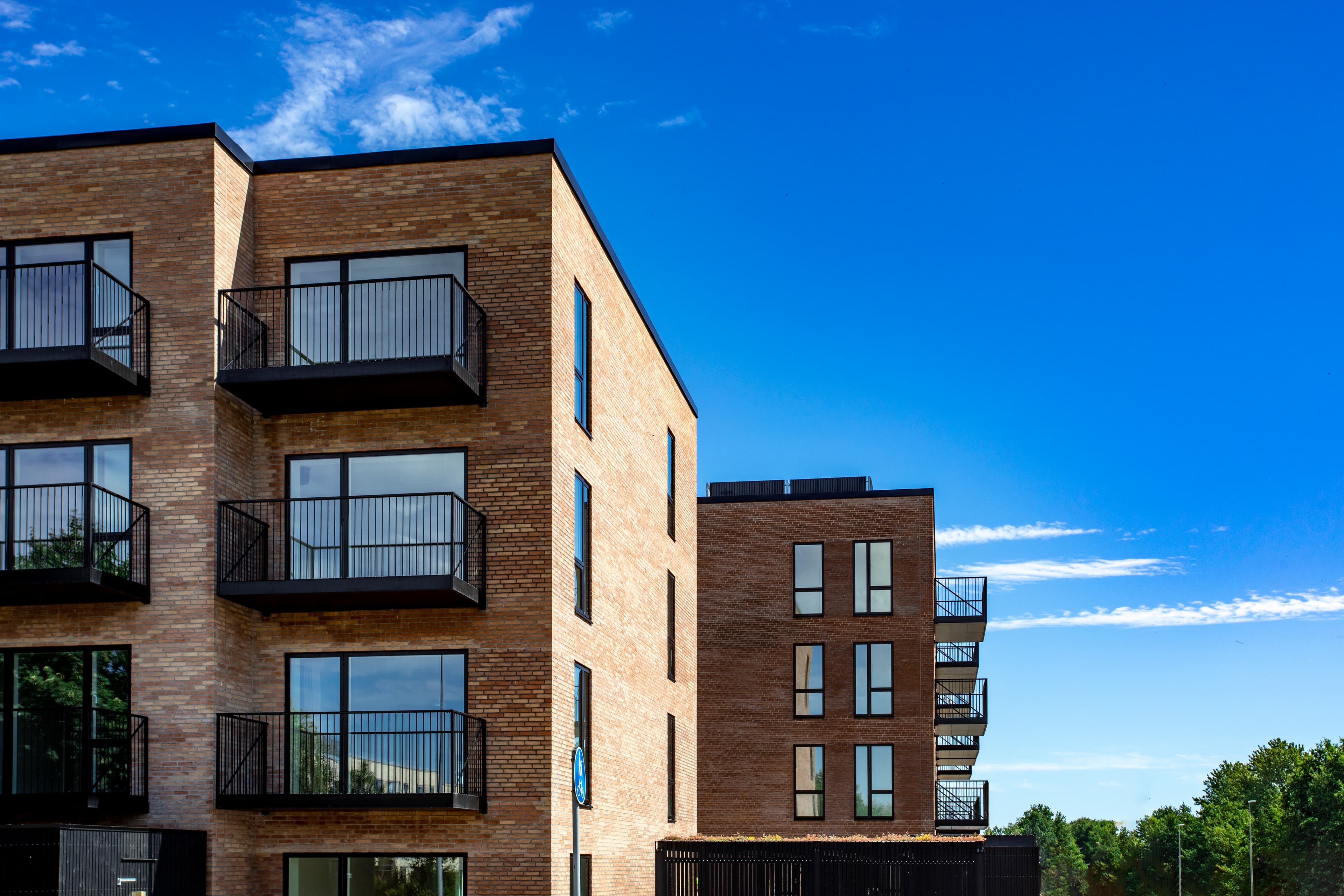 Image taken from the outside, providing an overview of several of the property’s buildings. The property is Agerhusene, located in Høje-Taastrup.