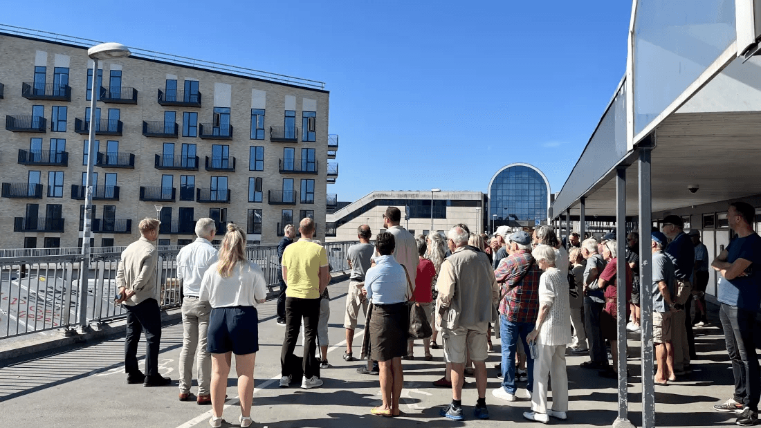 Mennesker ved Hundige Station