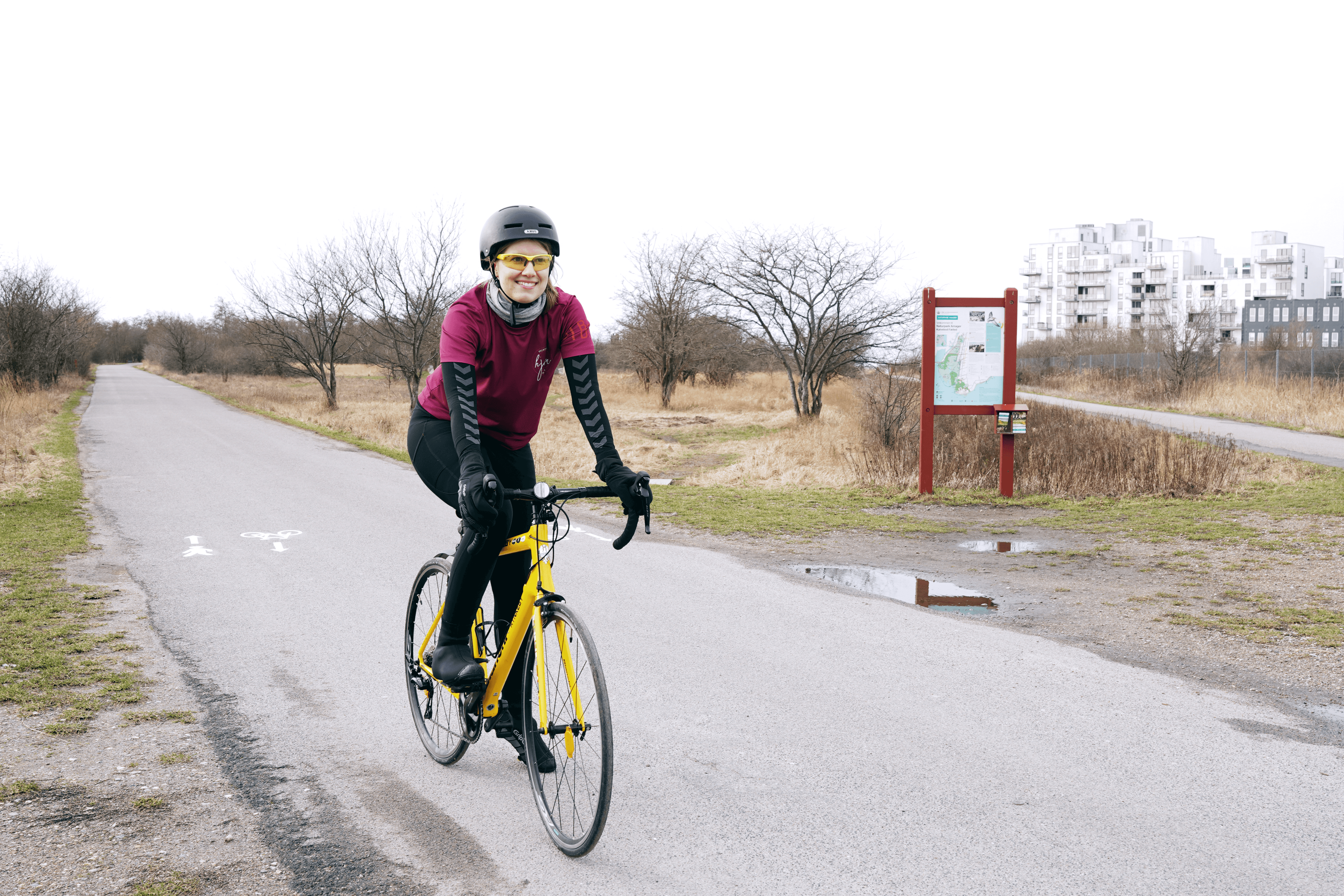 Birgitte fra Team Rynkeby på sin cykel i Amager Fælled