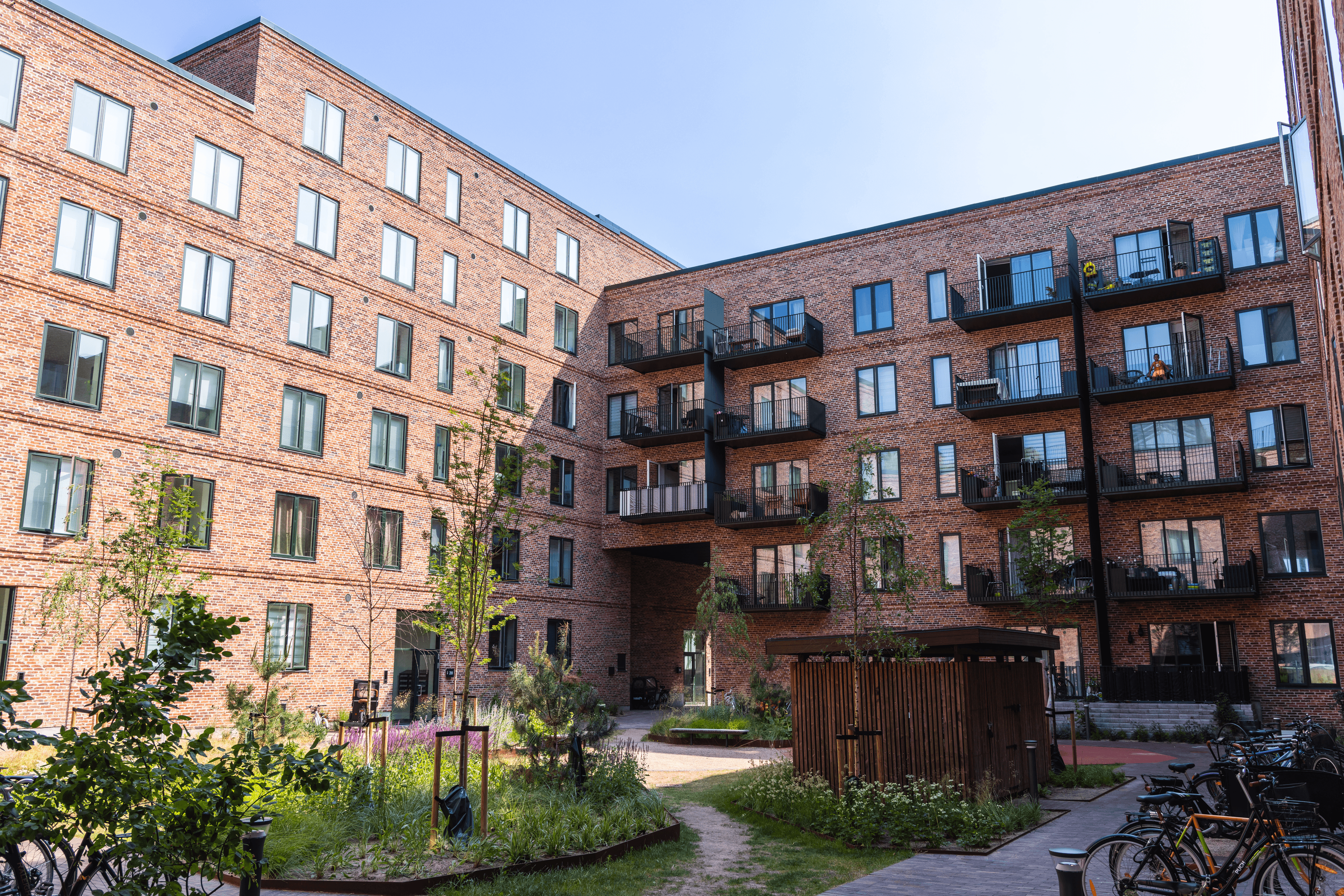 Exterior view of the courtyard at Fyrkanten showing shared outdoor areas.