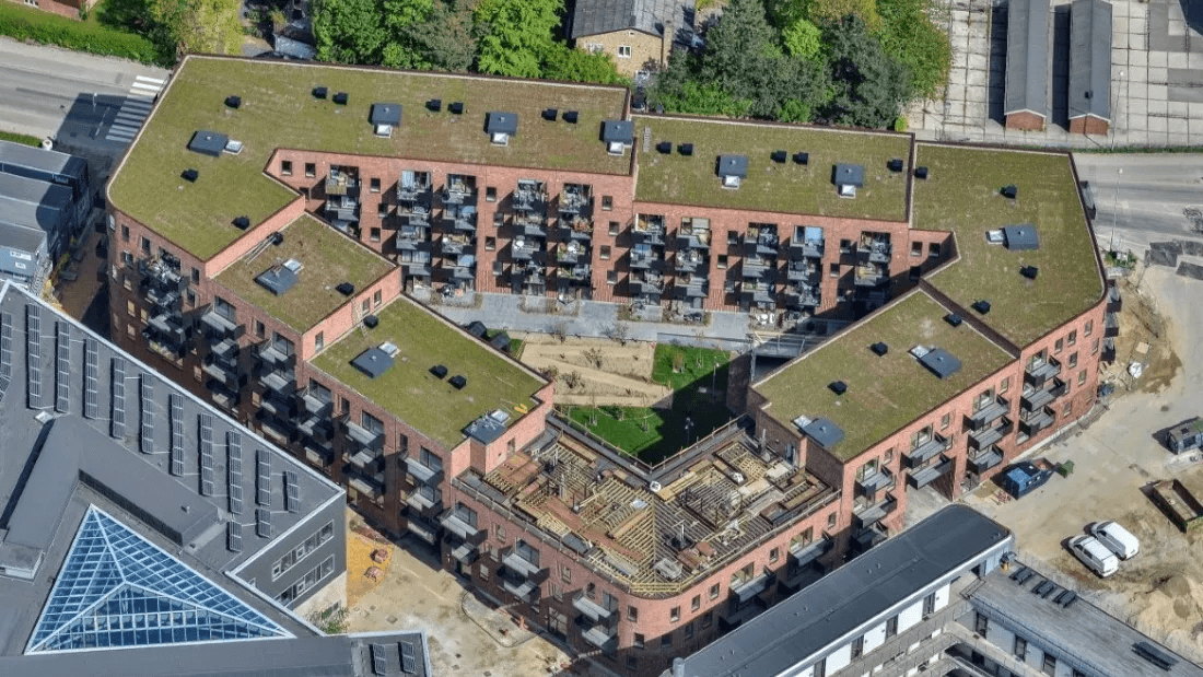 Ejendommen Carlsbakken i Hillerød set oppefra