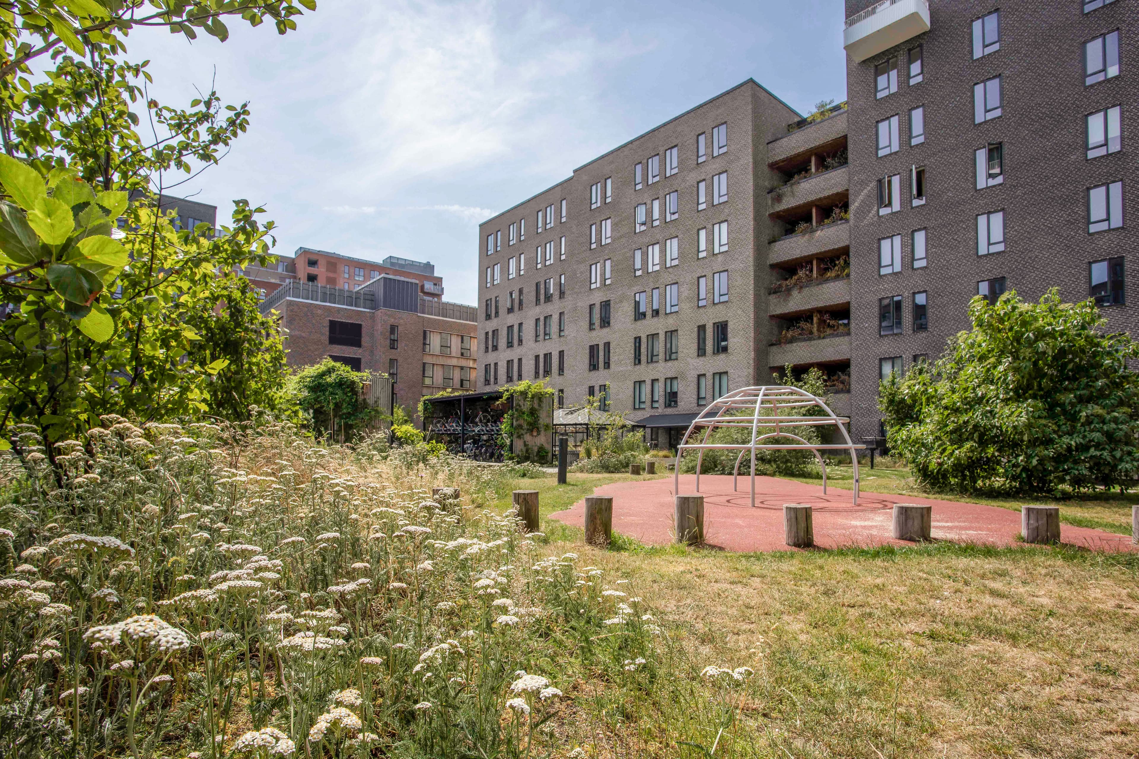Ejendommen Bastionens legeplads i gården