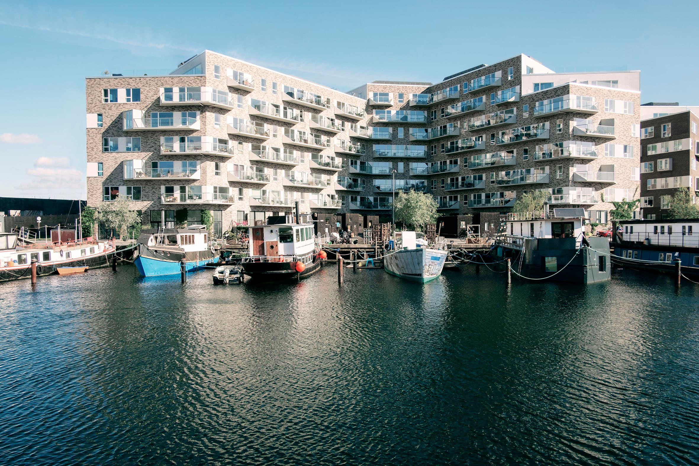 Skibbroen eksteriør facade og havnefront