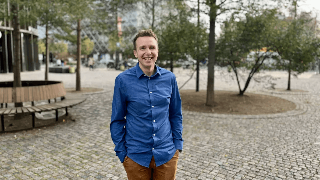 Jesper Bahn Damgaard, CFO at Balder, standing outside at Axel Torv.