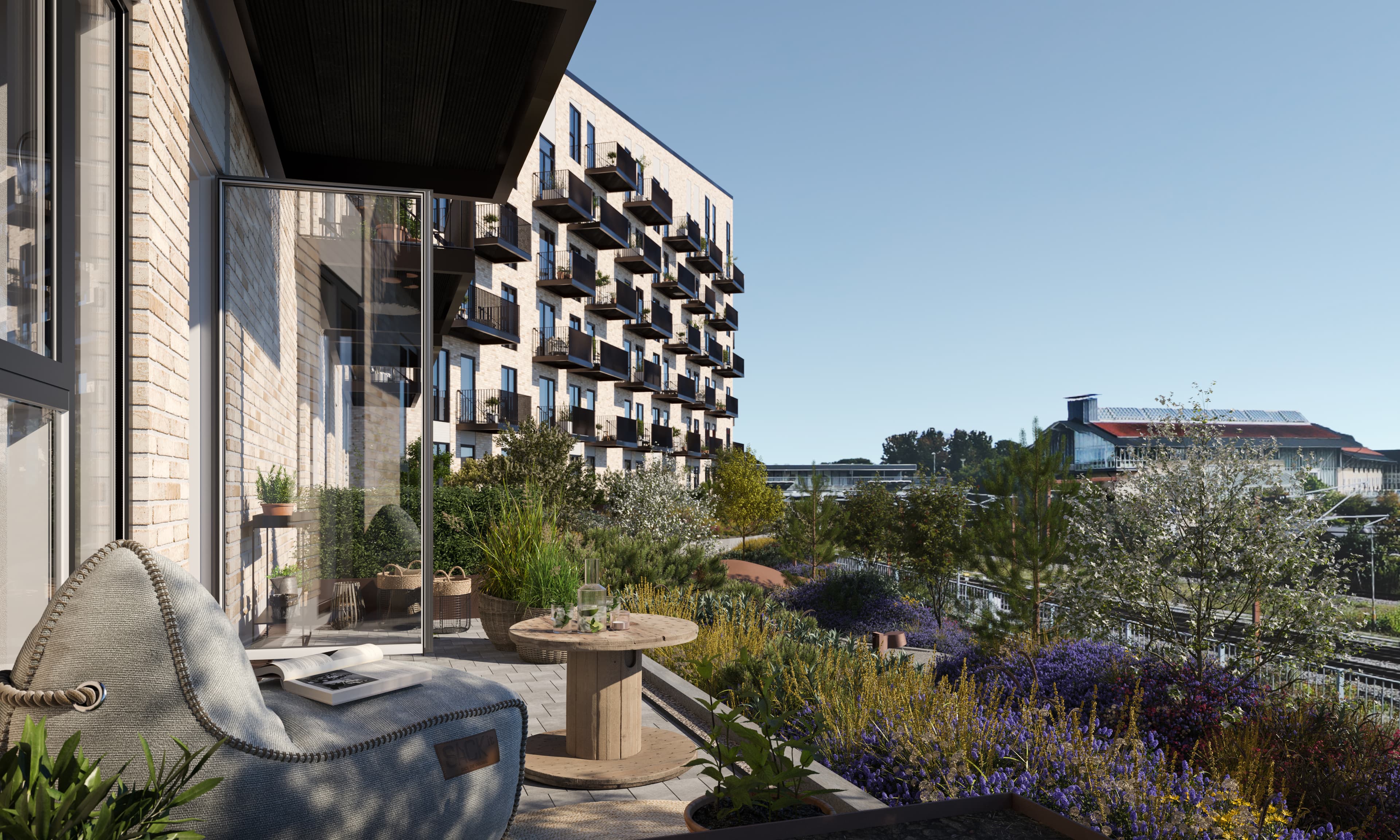 The terraces and courtyard environment at the Strandby Høje property in Hundige