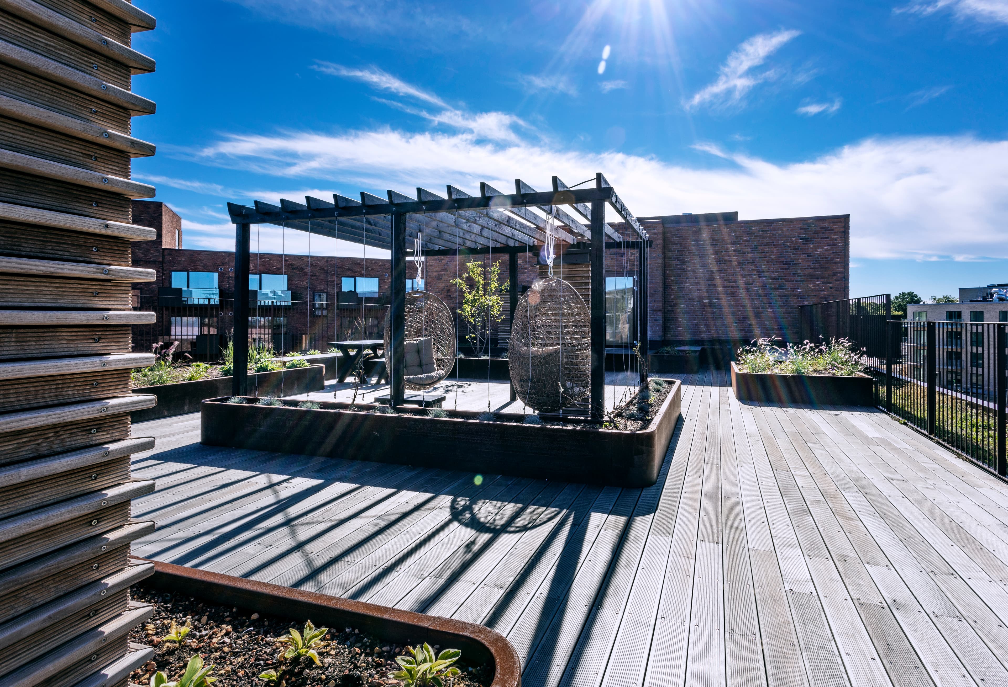 Eksteriørfoto af tagterrassen på Carlsbakken med opholdsareal udendørs