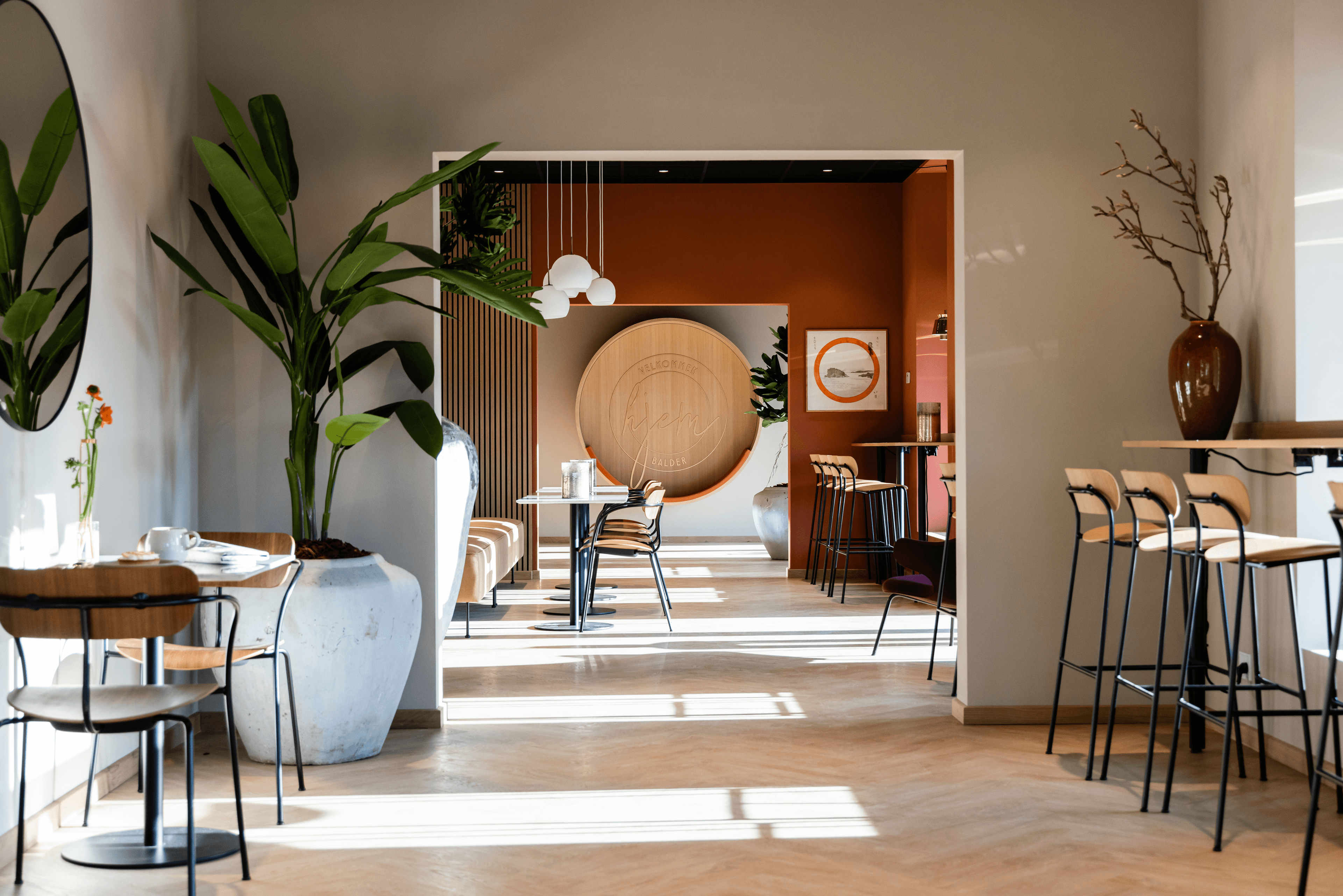 Interior photo of the shared common room at Rubinhaven, with space for socialising and activities.