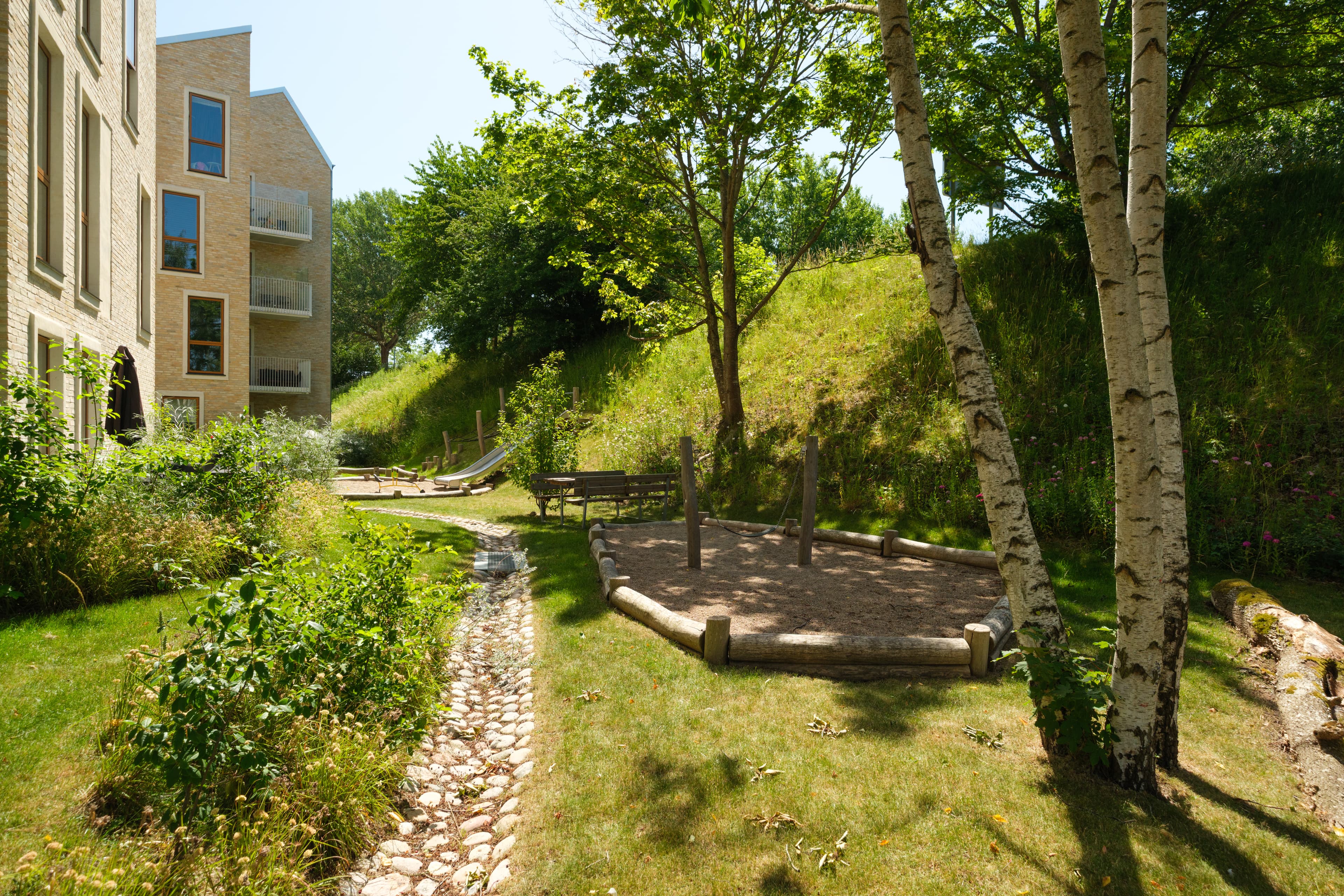 Strandby Huse exterior courtyard