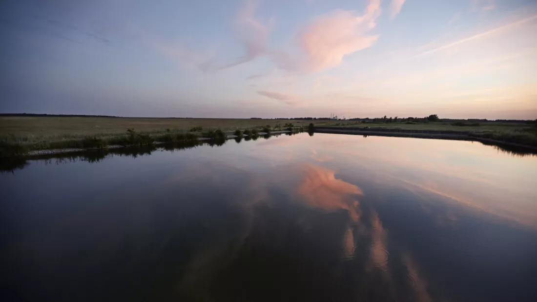 Solnedgang over sø i Ørestad