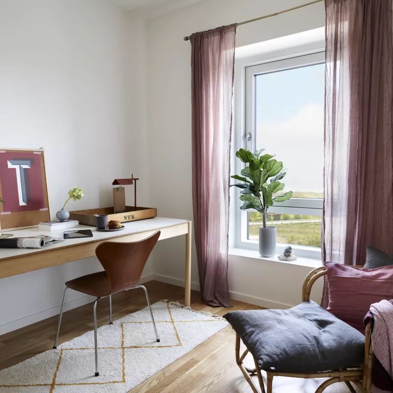 Guest room or hobby room 
