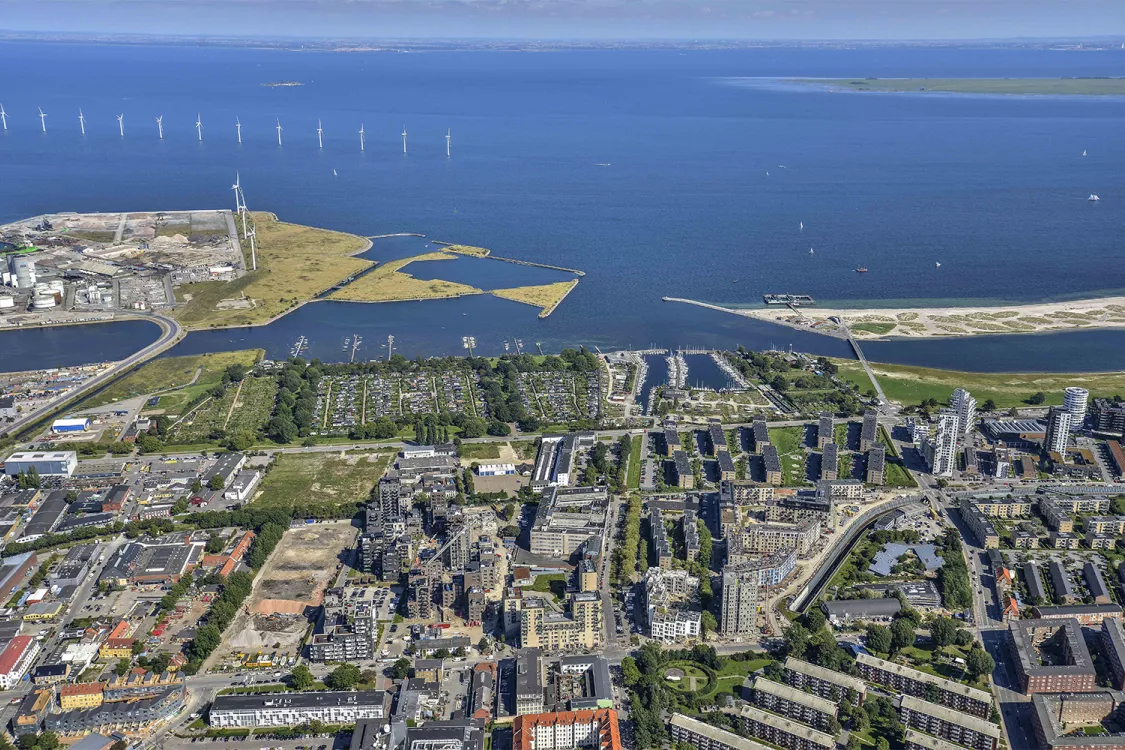 Dronefoto af området ved Amager Strandpark, hvor ejendommen Øresund Park også ses