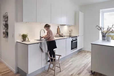 Køkken med pige i Carlsbakken