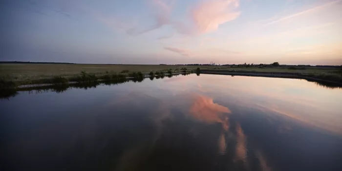 Solnedgang over sø i Ørestad